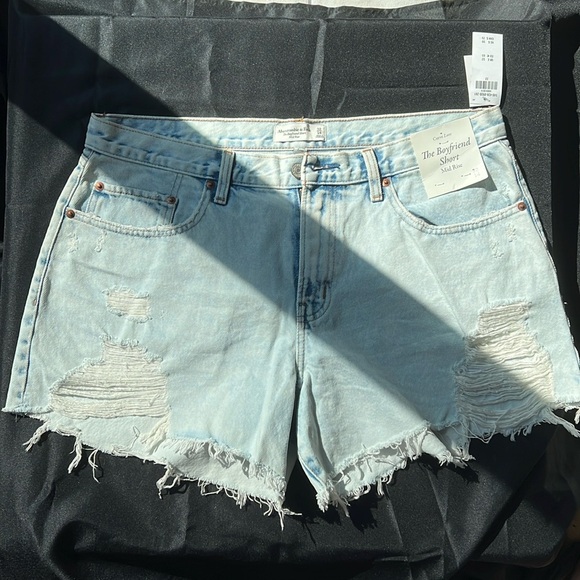 Abercrombie & Fitch Pants - Abercrombie & Fitch, The Boyfriend Short, Mid Rise